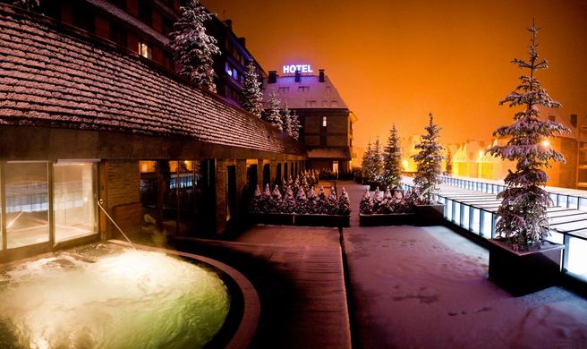 Hotel Val de Neu Exterior