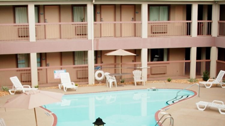 Motel 6 Little Rock Airport Pool