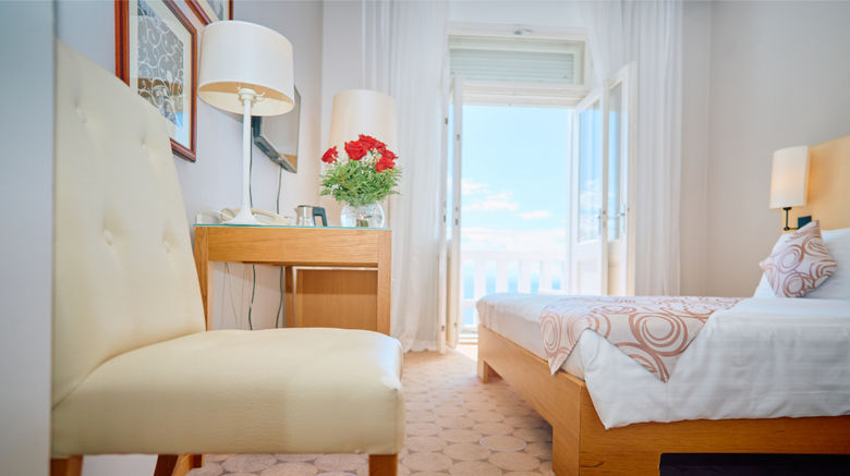 <b>Hotel Astoria Room</b>