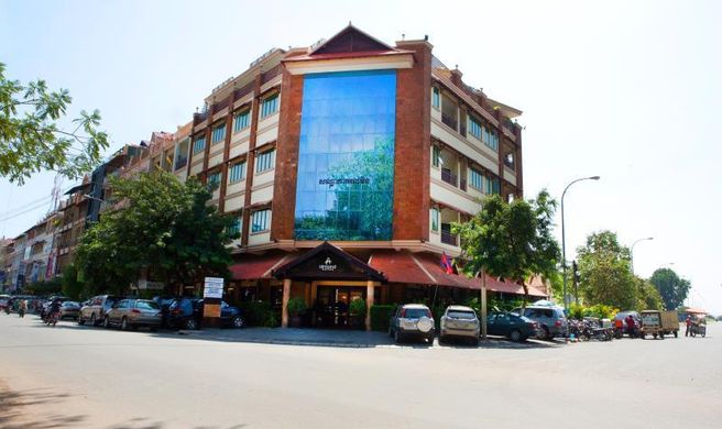 Almond Hotel Phnom Penh Exterior