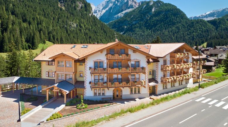 My Kosher Hotel Canazei Exterior