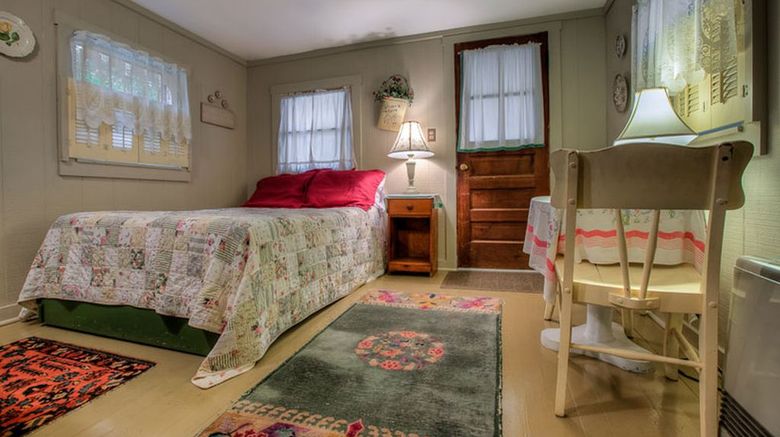 <b>Cottage Place On Squam Lake Room</b>