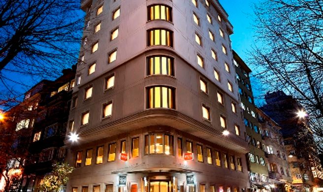 Midtown Hotel Exterior