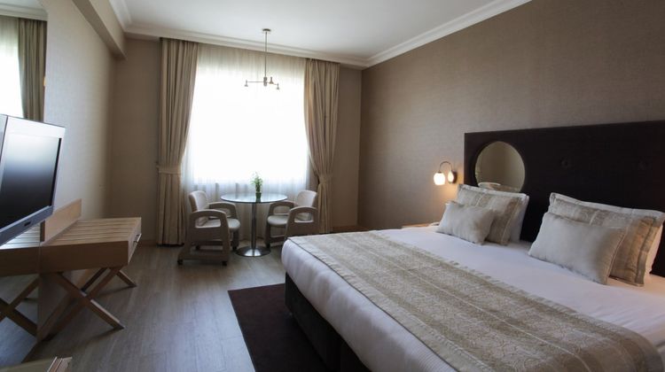 WOW Airport Hotel & Convention Ctr Room