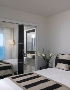 Island Suites Hotel