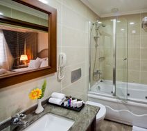 GLK Pemier The Home Suites & Spa Room