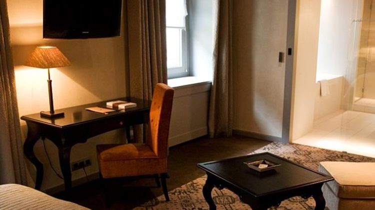 Le Pavillon des Lettres Room