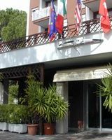 Massimi City Garden Hotel