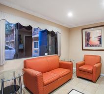 Express Inn & Suites Ontario Lobby