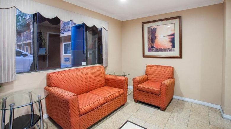 <b>Express Inn & Suites Ontario Lobby</b>