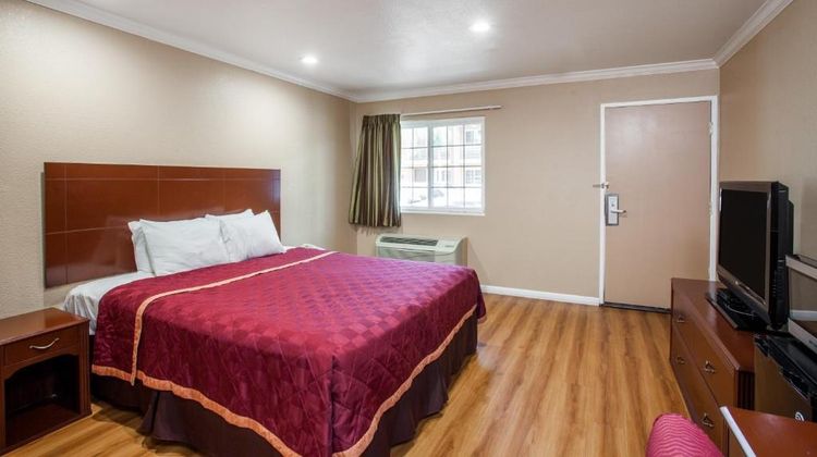 Express Inn & Suites Ontario Room