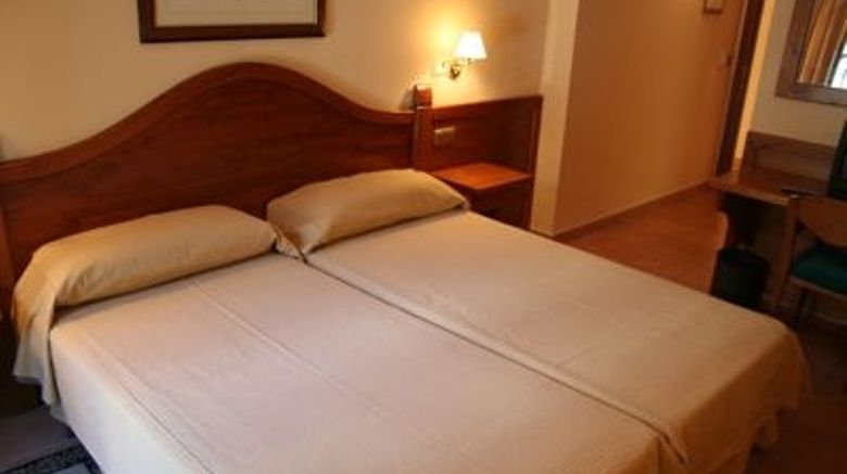 <b>Hotel Montane, Arinsal Room</b>