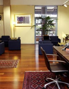 Mariners Court Hotel