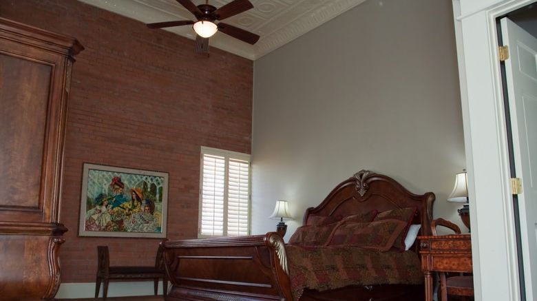 <b>Grand Hotel on the Square Room</b>