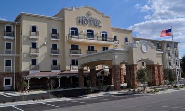 Evangeline Downs Hotel