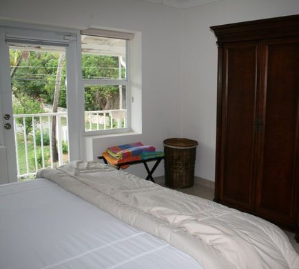 Hut Pointe Inn Room