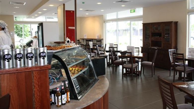 <b>Cairns Central Plaza Apartment Restaurant</b> <b>Cairns Central Plaza Apartment Restaurant</b>