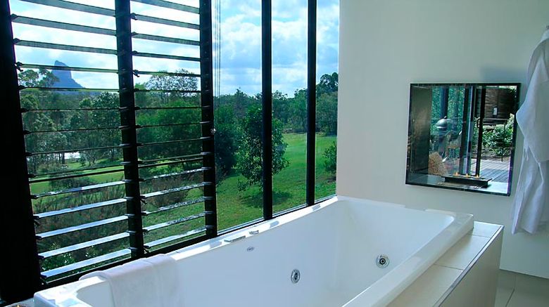 <b>Glass On Glasshouse Spa</b>