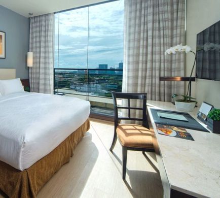 The B Hotel Alabang Room