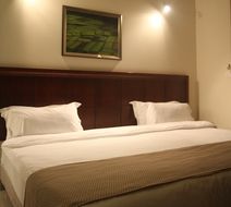 Golden Tulip Midtown Hotel and Suites Room