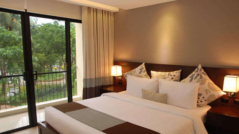<b>Fairways & Bluewater Resort Room</b>