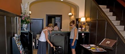 Camas Hotel Lobby