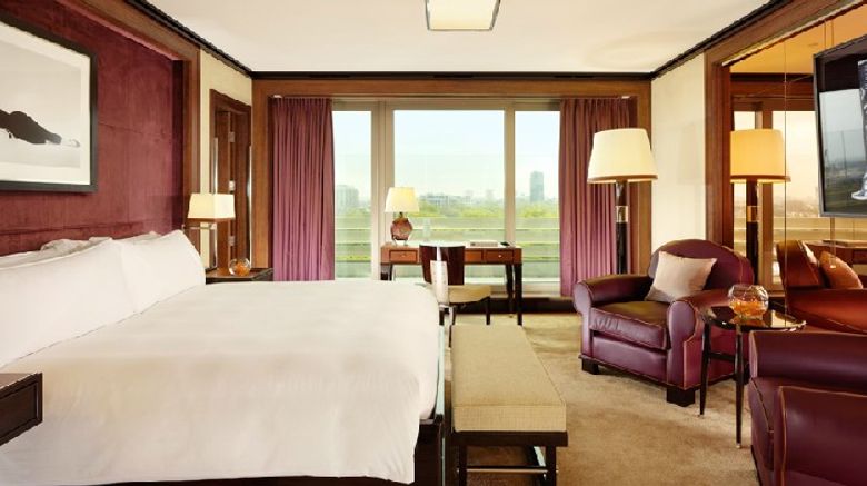 <b>45 Park Lane Suite</b>