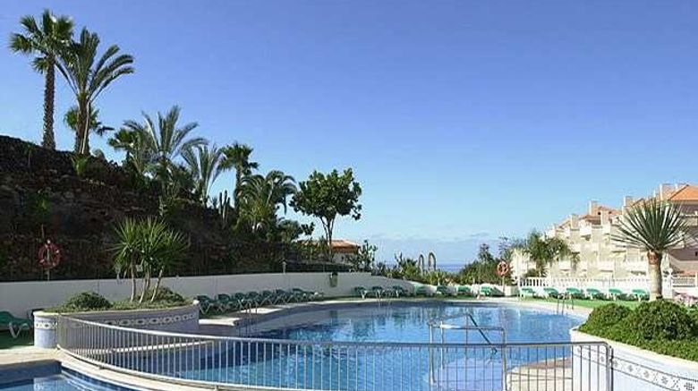 <b>Tropical Park Apartments Pool</b>
