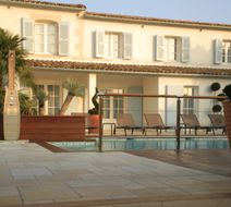Le Clos Saint-Martin Hotel & Spa Pool