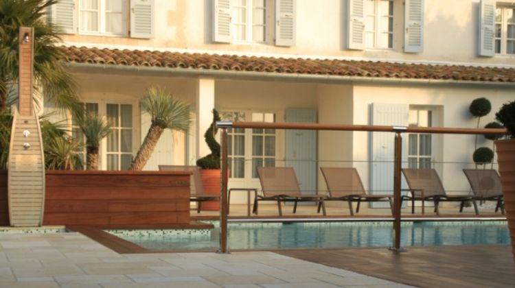 Le Clos Saint-Martin Hotel & Spa Pool