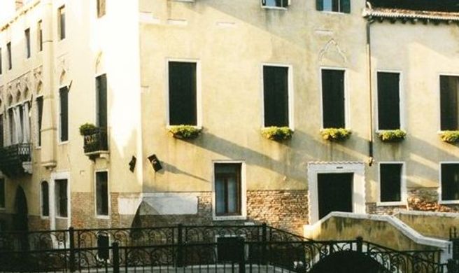 Charming House iQs Exterior