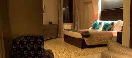 Charming House iQs Room