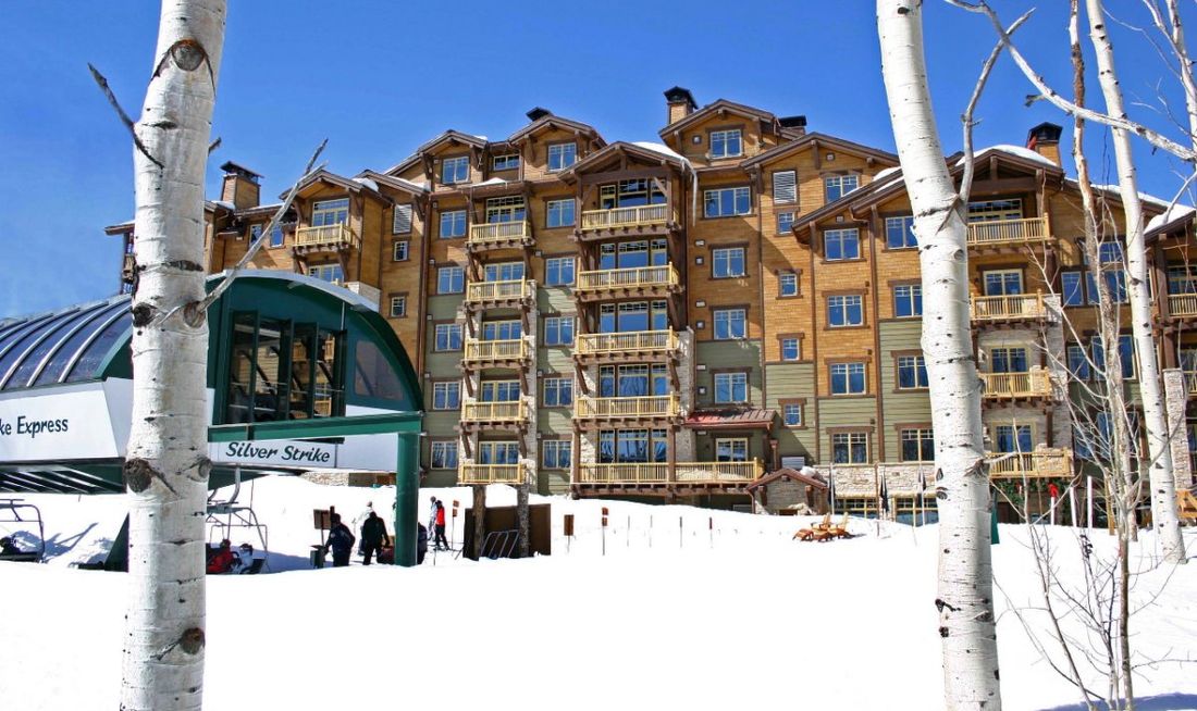 Silver Strike Lodge by Resorts West Exterior