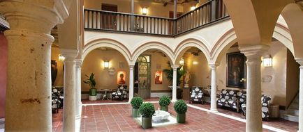 Hotel Sacristia Santa Ana Lobby