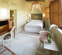 Hotel Sacristia Santa Ana Suite