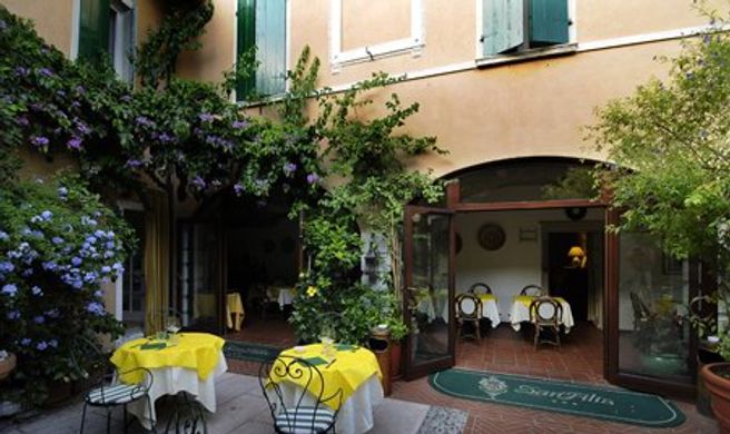Hotel San Filis Exterior