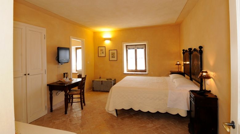<b>La Tavola Dei Cavalieri Room</b> <b>La Tavola Dei Cavalieri Room</b>