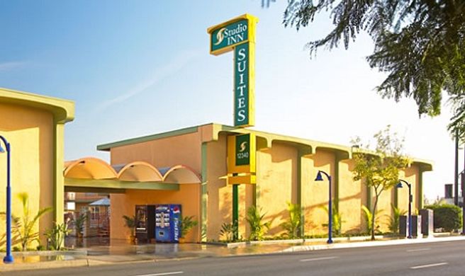 Studio Inn & Suites Exterior