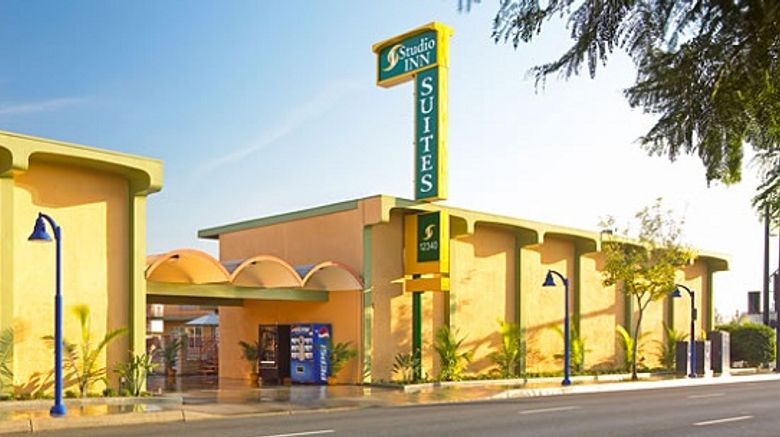 <b>Studio Inn & Suites Exterior</b>