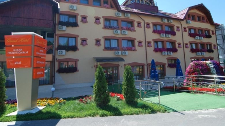 <b>Grand Hotel Perla Ciucasului Exterior</b> <b>Grand Hotel Perla Ciucasului Exterior</b>