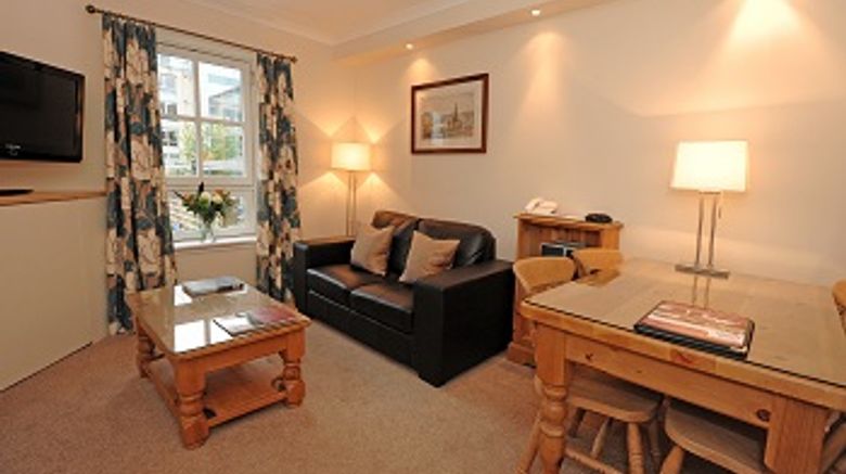 <b>Fountain Court Apartments - Grove Suite</b>