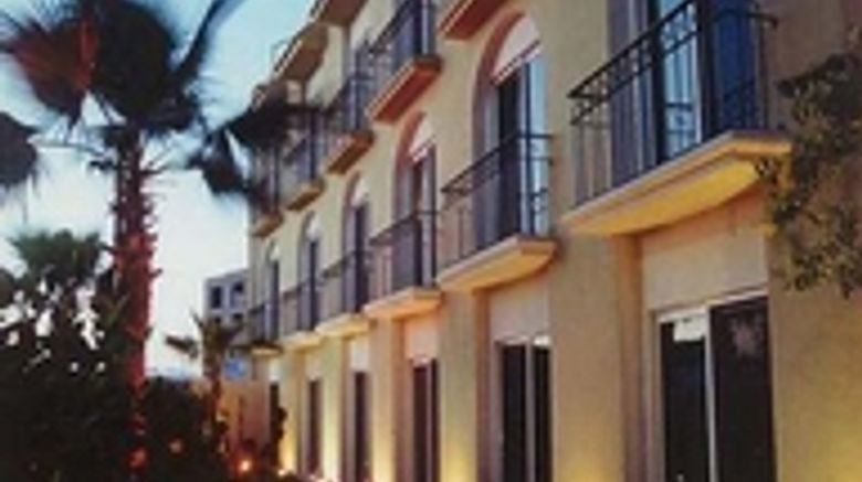 <b>Seven Crown Express & Suites CSL Exterior</b>
