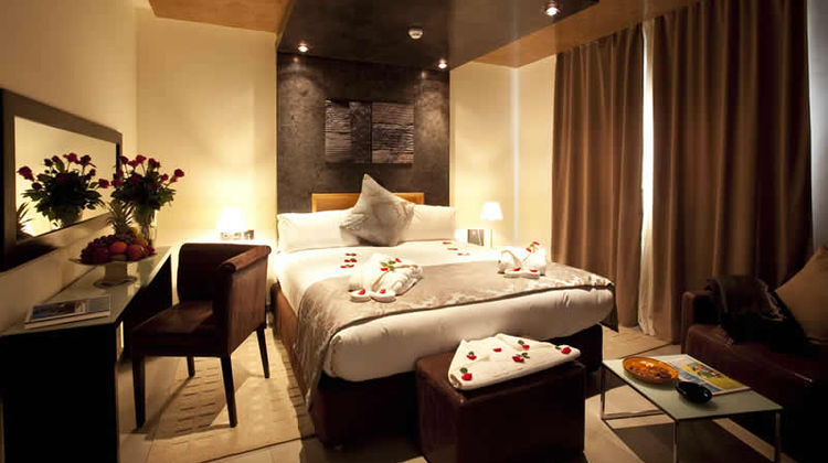 Dellarosa Suites and Spa Room