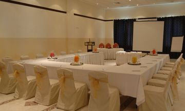 Al Falaj Hotel
