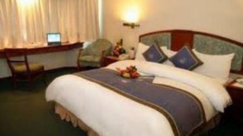 <b>Luxury Hotel Room</b>