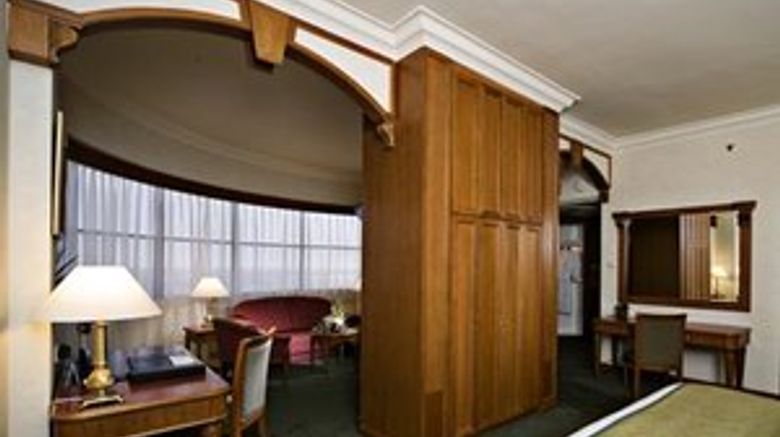 <b>The Grand Renai Suite</b>