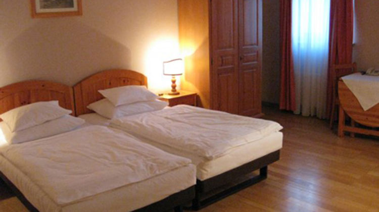 Hotel Caroline Room
