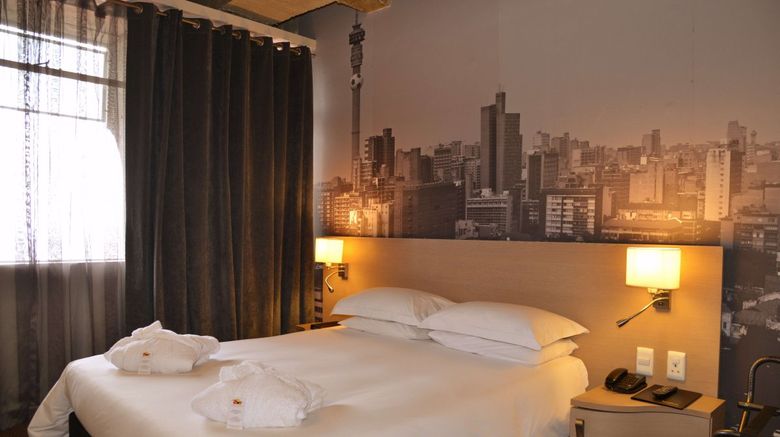 <b>The Reef Hotel Room</b>
