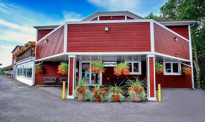 Hotel Motel Le Chateauguay Exterior