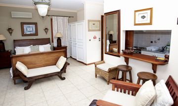 Faros Suites